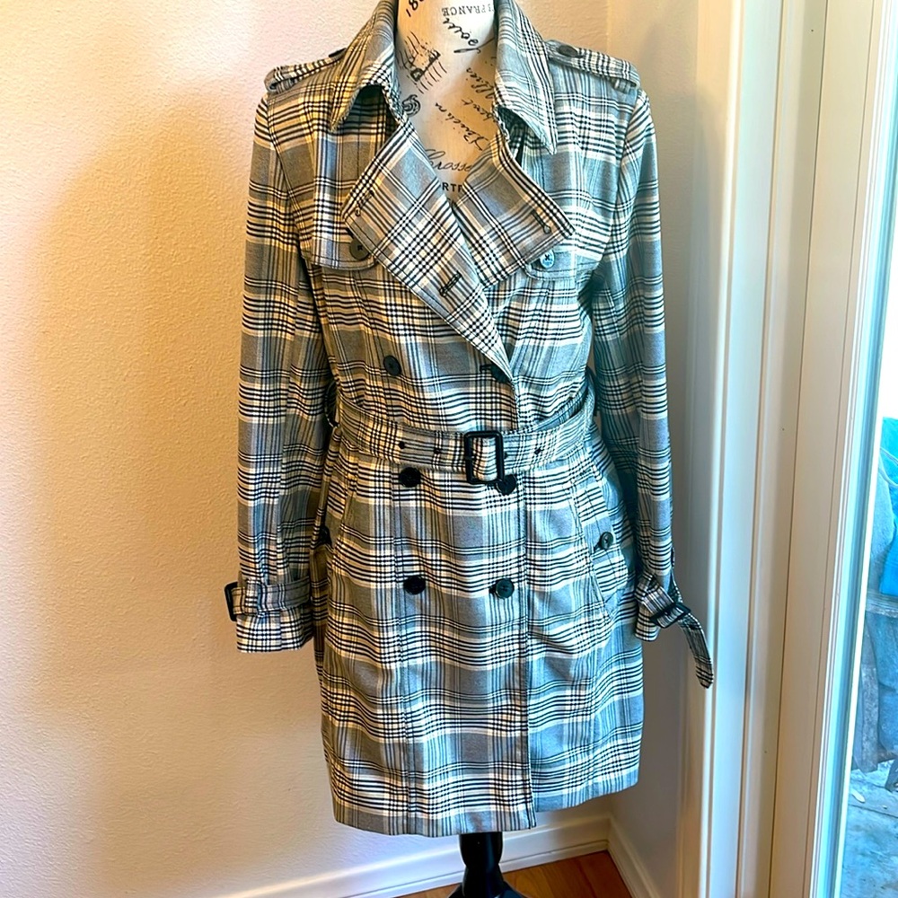 Banana Republic small plaid trench coat.